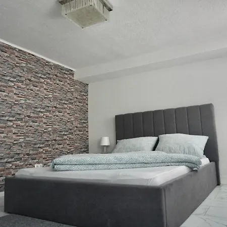 Apartament M & E