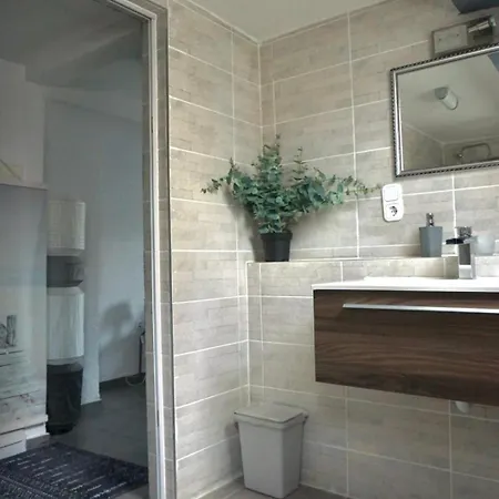 M&e Apartment *