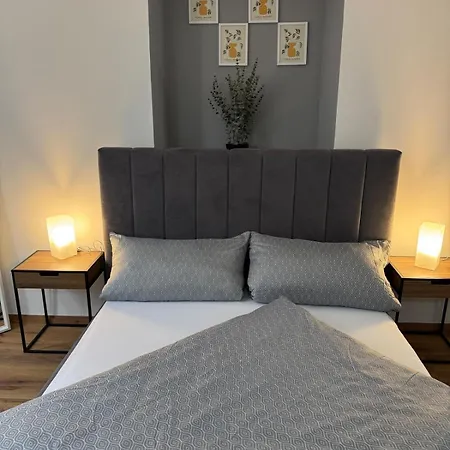 Апартаменты M & E *