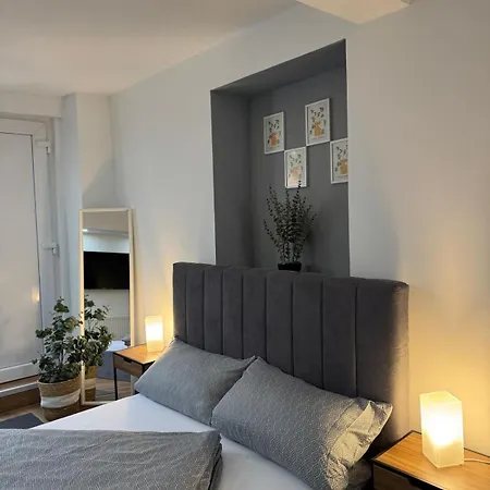 M & E Апартаменты *