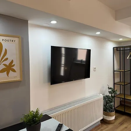 M & E Apartament *