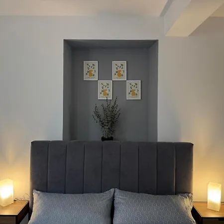 Apartament M & E *